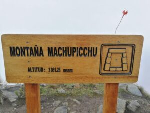マチュピチュ山の看板