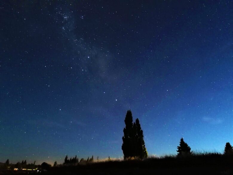 Tekapo Lake starry sky