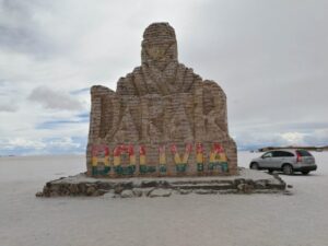 ウユニ塩湖のモニュメント