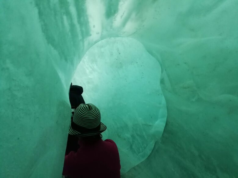 タスマン氷河 氷の洞窟内部写真