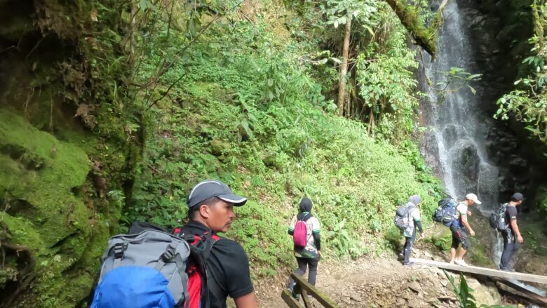 キナバル山の登山