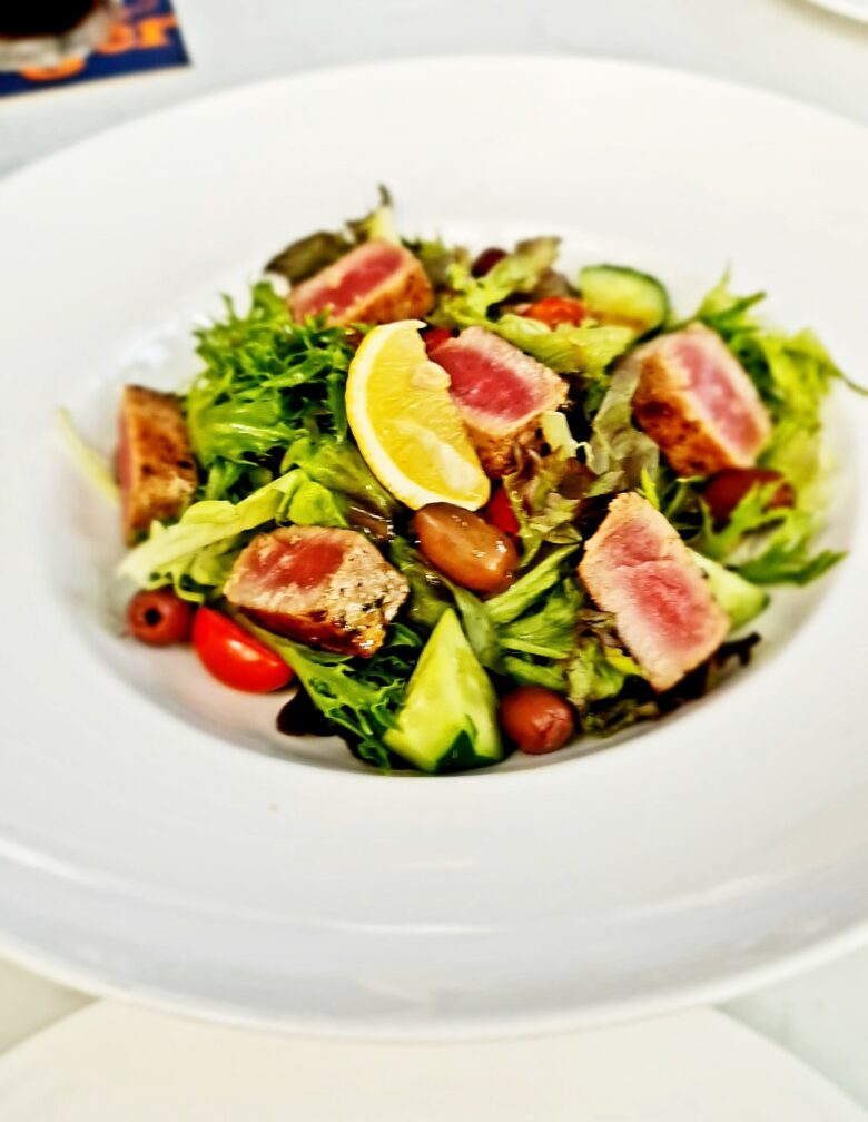 Pan seared tuna salad