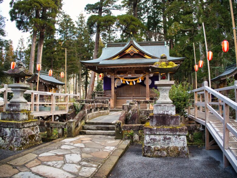 宇奈岐日女神社　拝殿