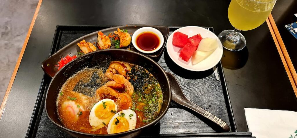 味噌ラーメンと揚餃子セット