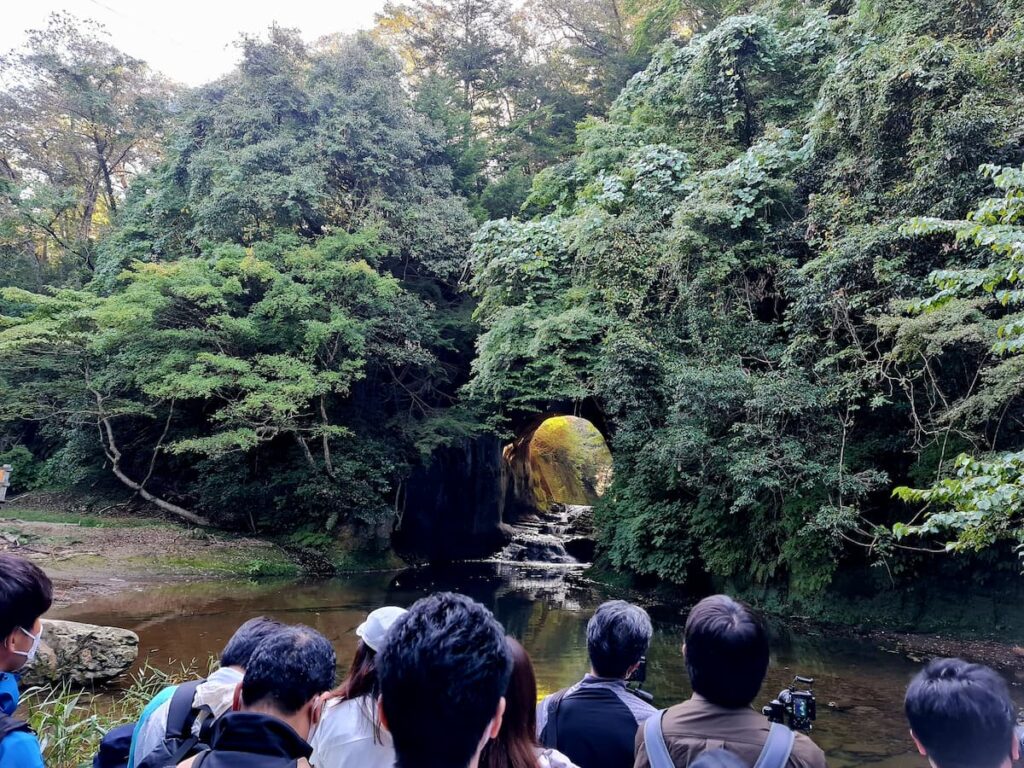 亀岩の洞窟