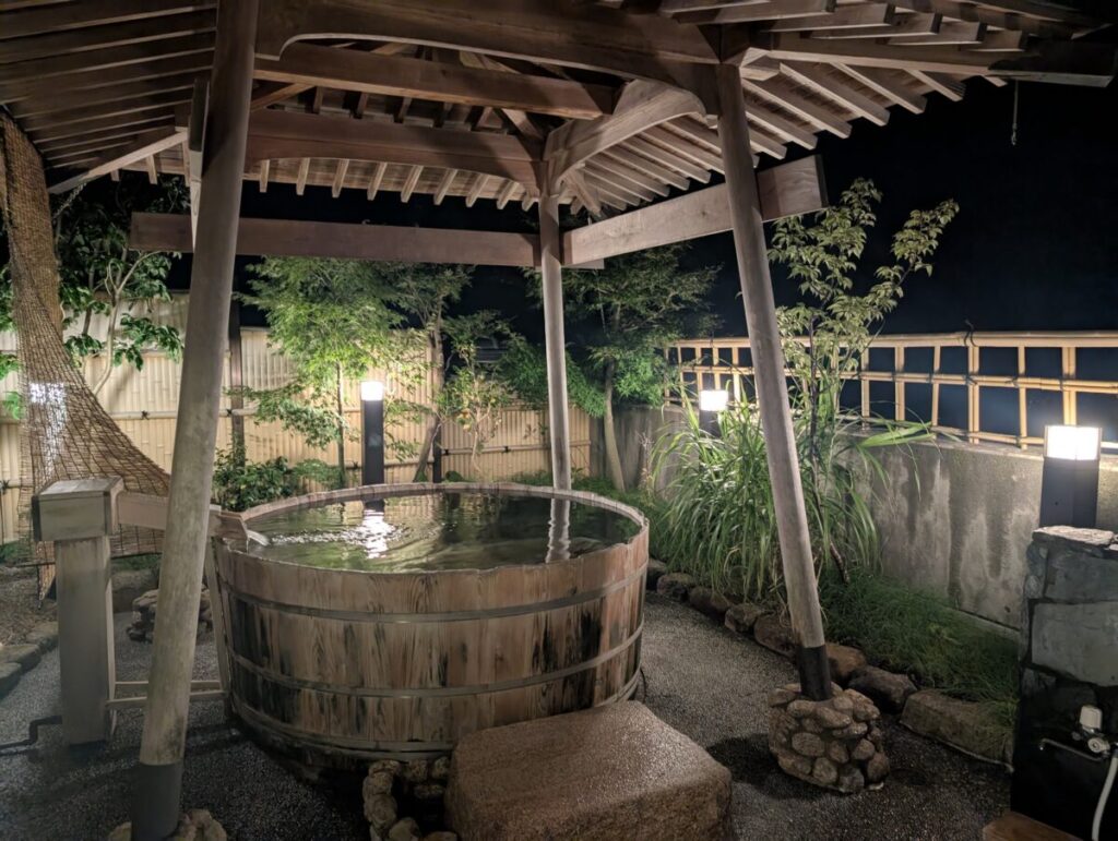 弥彦温泉